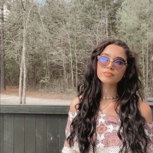 Meet your Posher, Emmy - Picture 1 of 1